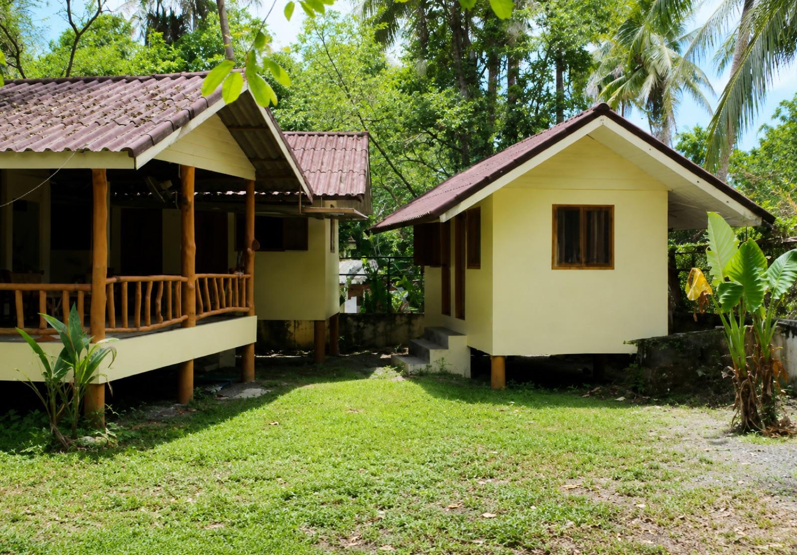 On-site volunteer accommodation at PACS, Koh Phangan