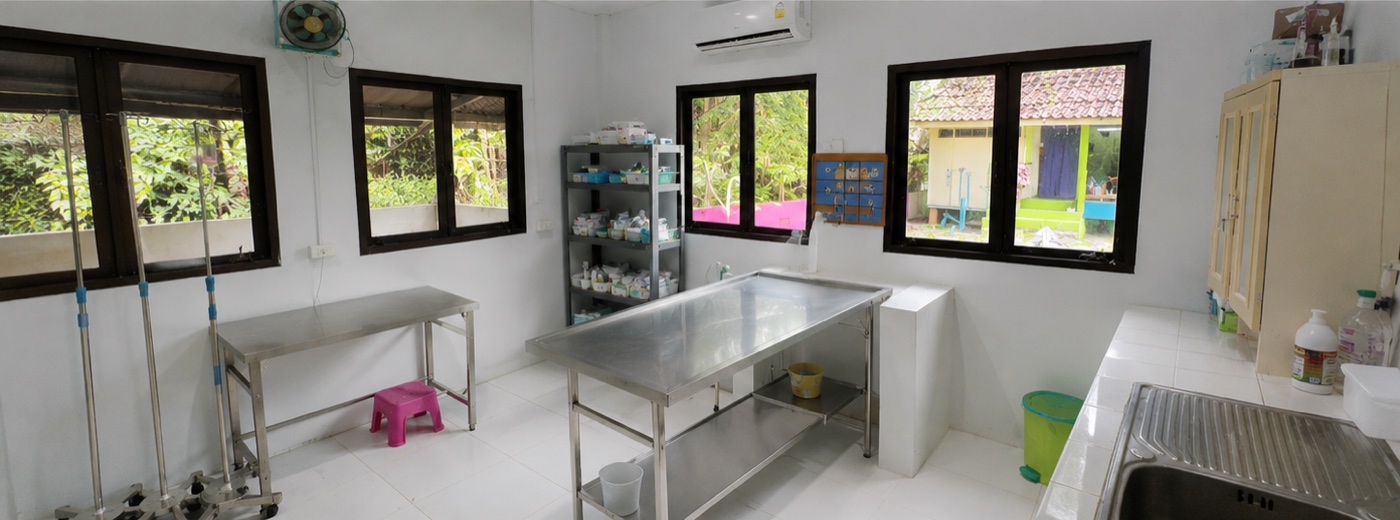 The treatment room at PACS clinic, Koh Phangan
